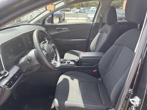 Used 2025 Kia Sportage LX FWD image 25