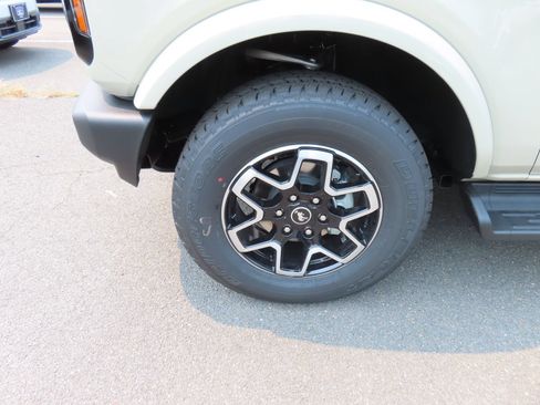 New 2026 Ford Bronco Outer Banks AWD/4WD image 8