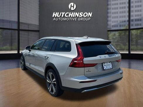 Used 2025 Volvo V60 B5 Cross Country Plus AWD/4WD image 5
