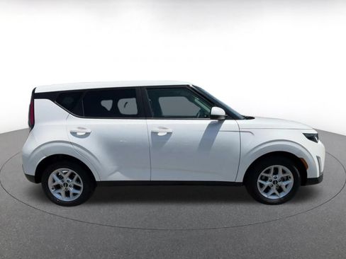 Used 2025 Kia Soul LX w/ LX Technology Package FWD image 16