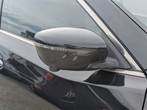 Used 2018 Nissan Rogue SL w/ Premium Package image 10