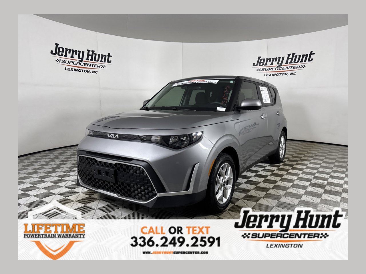 Used 2025 Kia Soul LX w/ LX Technology Package FWD image 1