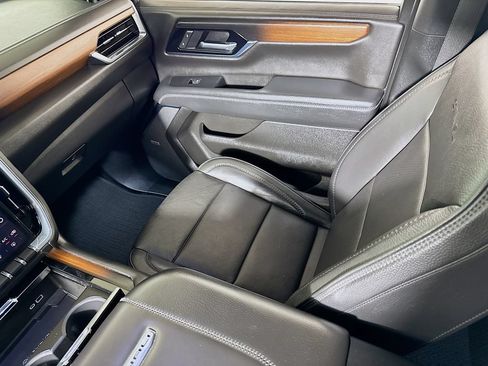 Certified 2025 GMC Yukon Denali AWD/4WD image 22