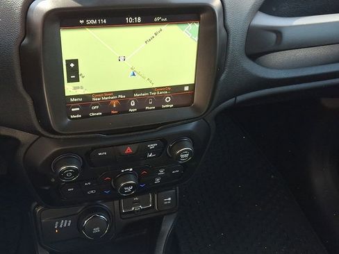 Used 2023 Jeep Renegade Latitude AWD/4WD image 18