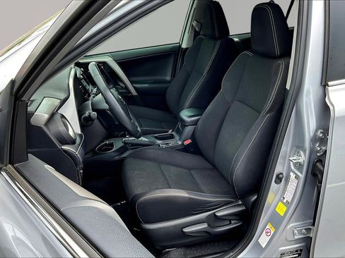 Used 2018 Toyota RAV4 XLE w/ Plus Extra Value Package FWD image 21