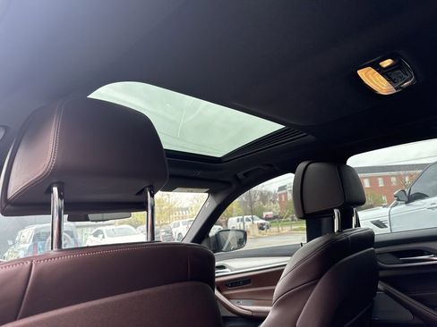 Used 2018 BMW M550i xDrive image 12