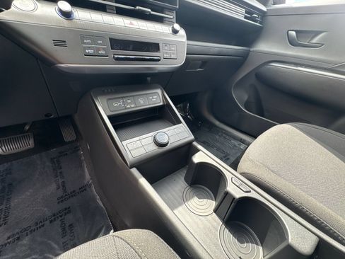 Used 2025 Hyundai Kona SEL FWD image 30