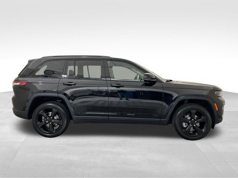 Used 2023 Jeep Grand Cherokee Limited w/ Luxury Tech Group II AWD/4WD image 6