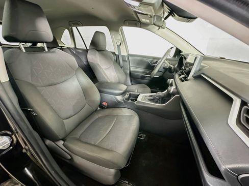 Used 2025 Toyota RAV4 XLE FWD image 29