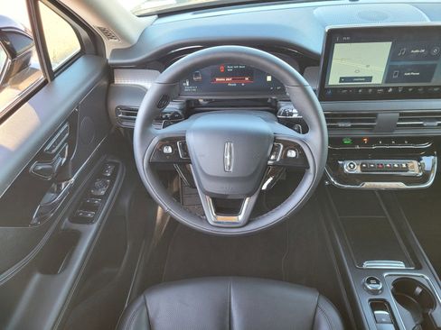 Used 2025 Lincoln Corsair FWD w/ Equipment Group 101A image 11