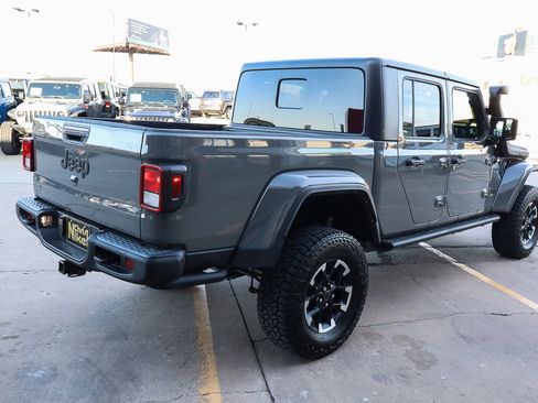 Used 2021 Jeep Gladiator Sport image 5