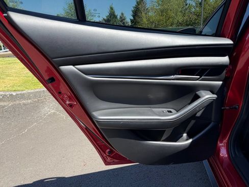 Used 2021 MAZDA MAZDA3 s FWD image 19