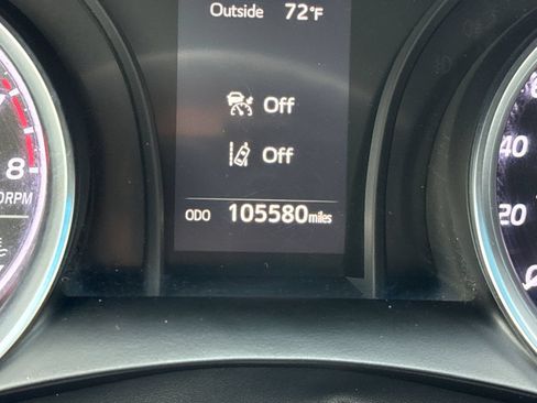 Used 2018 Toyota Camry LE FWD image 23
