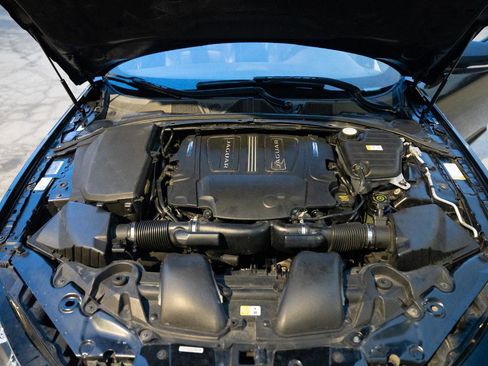 Used 2015 Jaguar XF Portfolio image 39