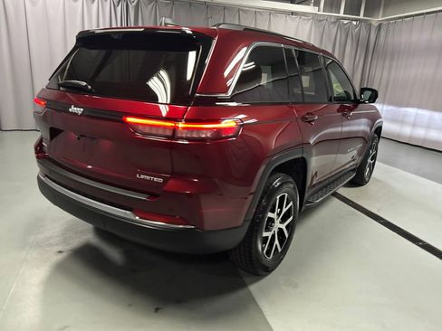 Used 2025 Jeep Grand Cherokee Limited w/ Luxury Tech Group II AWD/4WD image 7