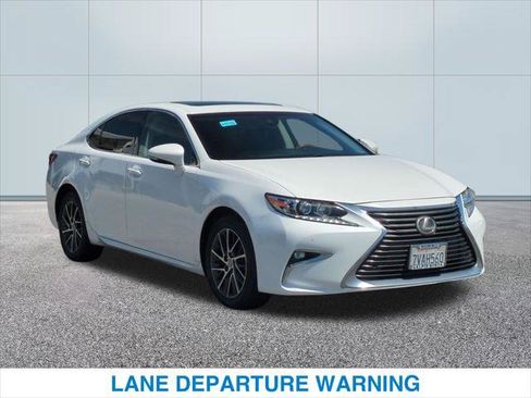 Used 2017 Lexus ES 350 w/ Premium Package FWD image 4