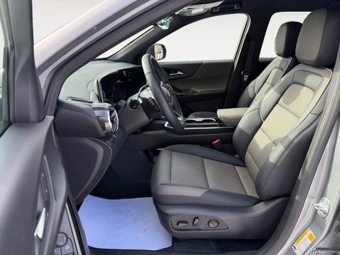 Used 2025 Chevrolet Equinox LT w/ Convenience Package II image 12