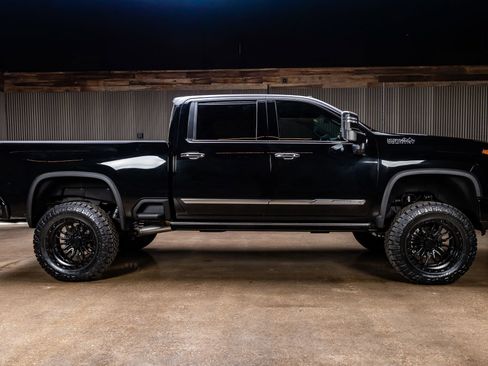 Used 2025 Chevrolet Silverado 2500 High Country w/ High Country Premium Package image 11