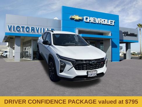Certified 2025 Chevrolet Trax RS w/ Driver Confidence Package FWD image 3