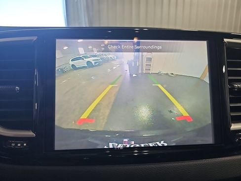 Used 2024 Chrysler Pacifica Touring-L FWD image 24