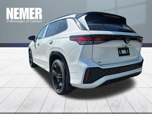 New 2026 Volkswagen Tiguan SE R-Line AWD/4WD image 2