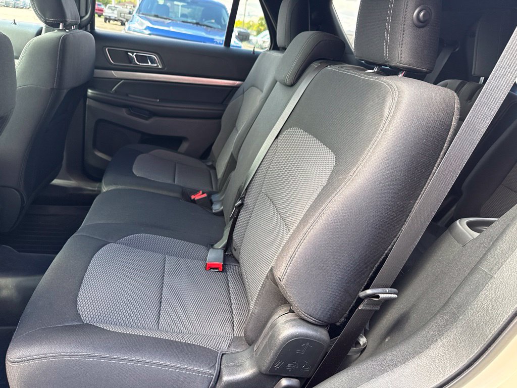 Used 2018 Ford Explorer XLT FWD image 10