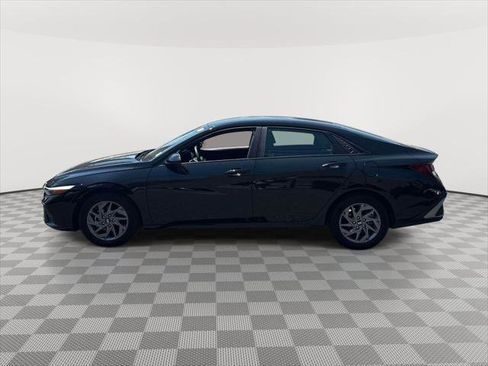 Certified 2024 Hyundai Elantra SEL FWD image 7