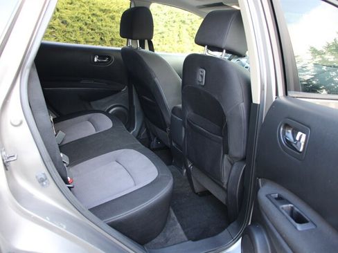 Used 2013 Nissan Rogue SV w/ Premium Pkg image 6