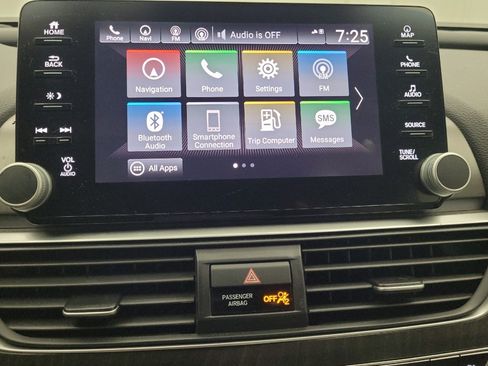 Used 2018 Honda Accord Touring image 25