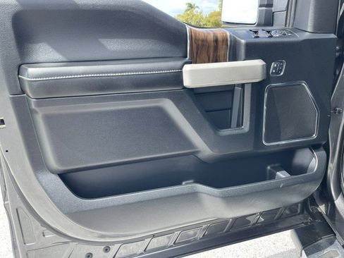 Used 2018 Ford F150 Lariat image 28