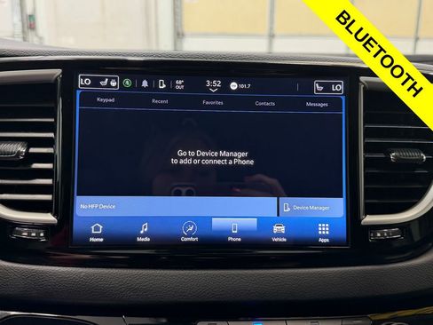 Used 2024 Chrysler Pacifica Touring-L FWD image 4