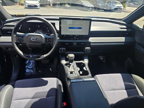 Used 2026 Toyota RAV4 XSE AWD/4WD image 19