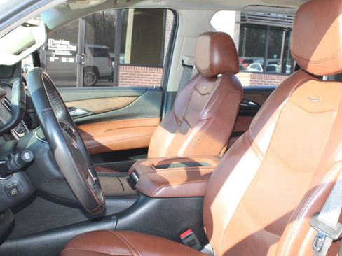 Used 2019 Cadillac Escalade Premium Luxury image 13