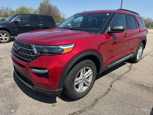 Used 2023 Ford Explorer XLT w/ Equipment Group 202A image 2