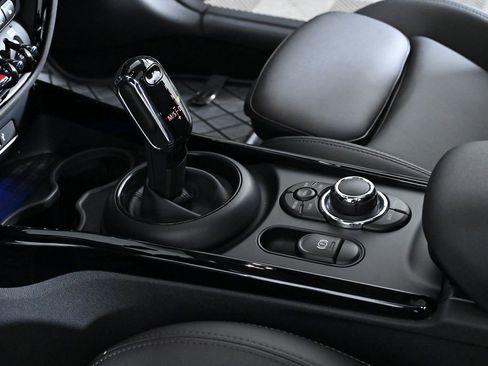 Used 2023 MINI Cooper Clubman S w/ Premium Package image 22