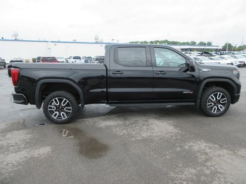 Used 2023 GMC Sierra 1500 AT4 w/ AT4 Premium Package AWD/4WD image 4