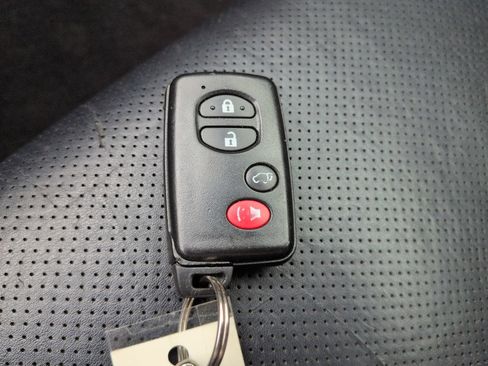 Used 2010 Lexus IS 250C RWD image 29