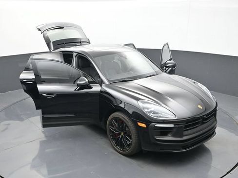 Certified 2025 Porsche Macan GTS AWD/4WD image 33