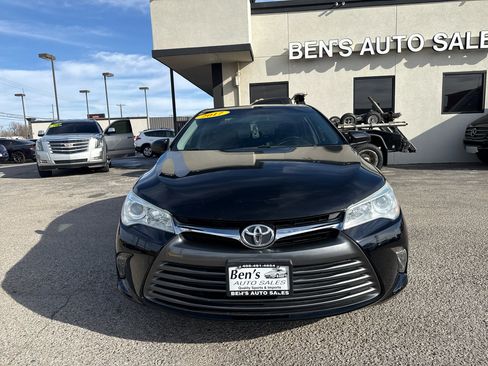 Used 2017 Toyota Camry XLE image 3