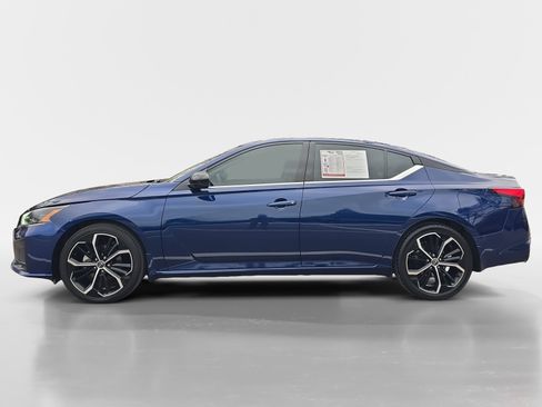 Used 2024 Nissan Altima 2.5 SR w/ SR Premium Package image 2