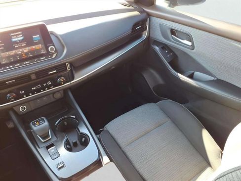 Used 2021 Nissan Rogue SV image 13