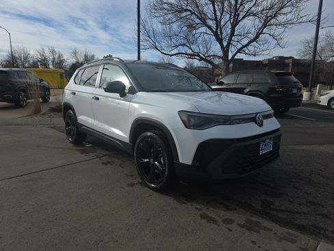 New 2026 Volkswagen Taos SE AWD/4WD image 7