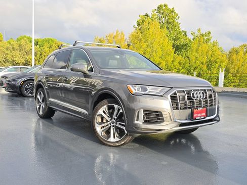 Used 2023 Audi Q7 3.0T Premium Plus w/ Premium Plus Package AWD/4WD image 2