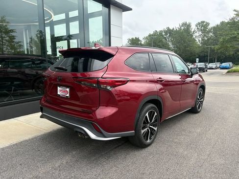 Used 2021 Toyota Highlander XSE AWD/4WD image 2