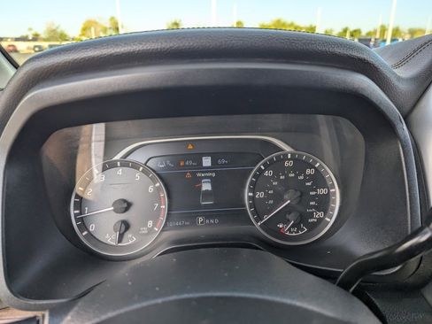 Used 2020 Nissan Titan SL w/ Moonroof Package image 27