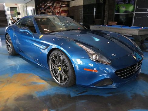 Used 2016 Ferrari California T RWD image 1
