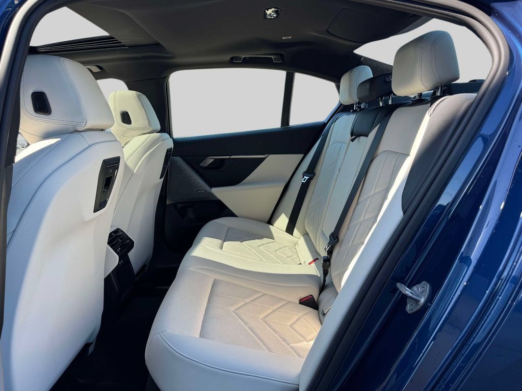 Certified 2024 BMW 530i xDrive w/ Premium Package AWD/4WD image 13