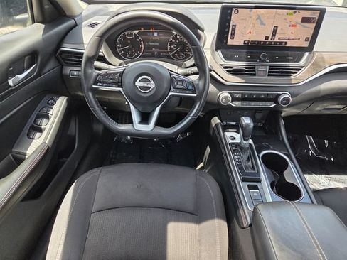 Used 2024 Nissan Altima 2.5 SV w/ SV Premium Package FWD image 8