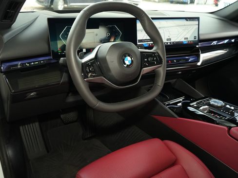 Used 2024 BMW 540i xDrive AWD/4WD image 9