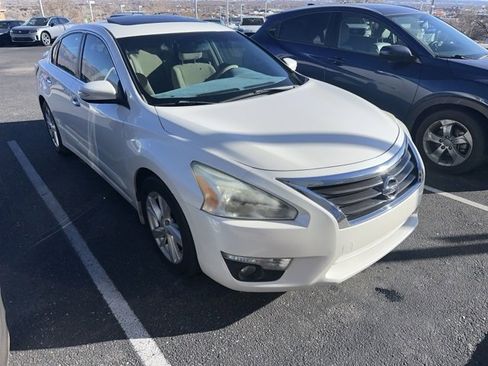 Used 2014 Nissan Altima 2.5 SV w/ Convenience Package image 1